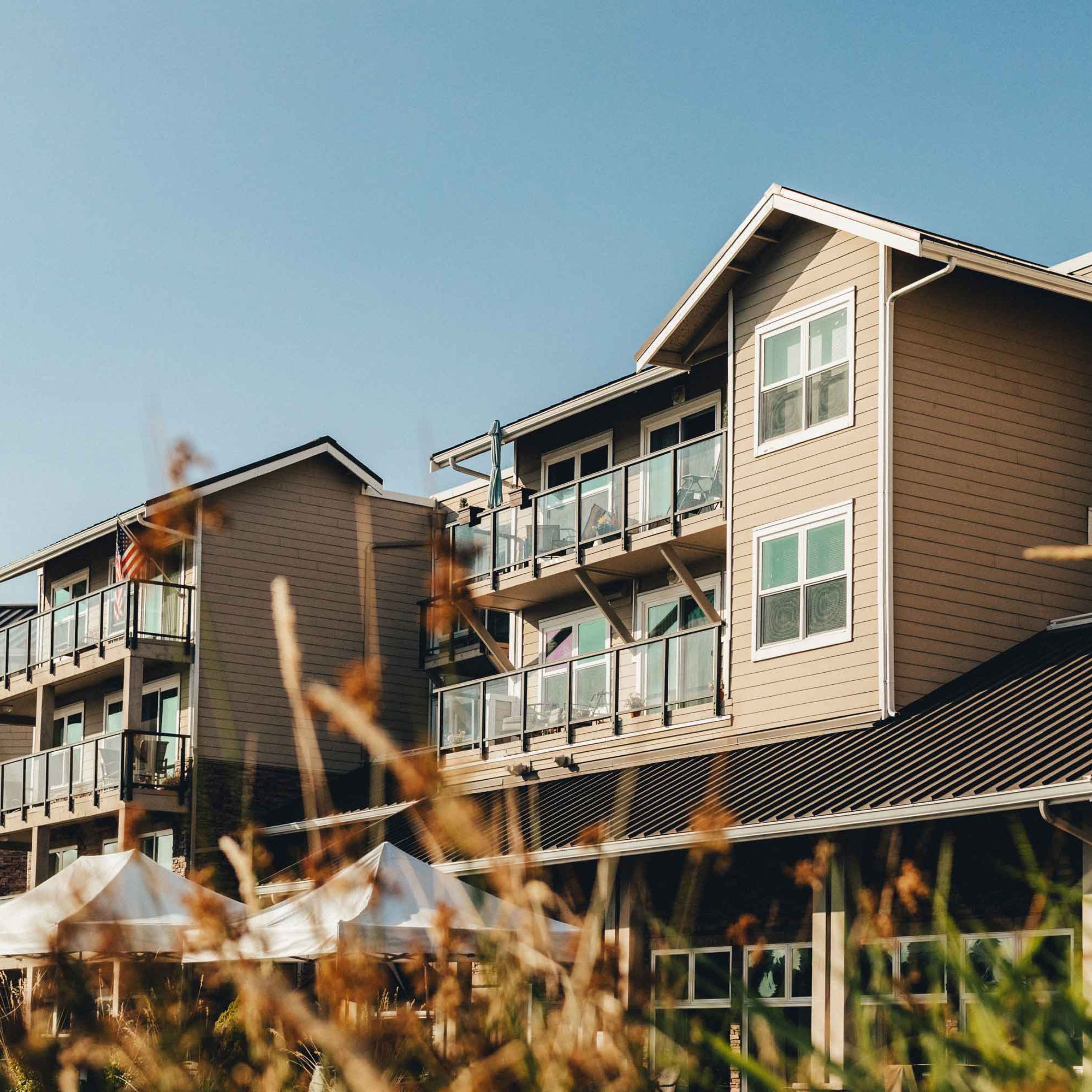 Crista Shores units facing the water