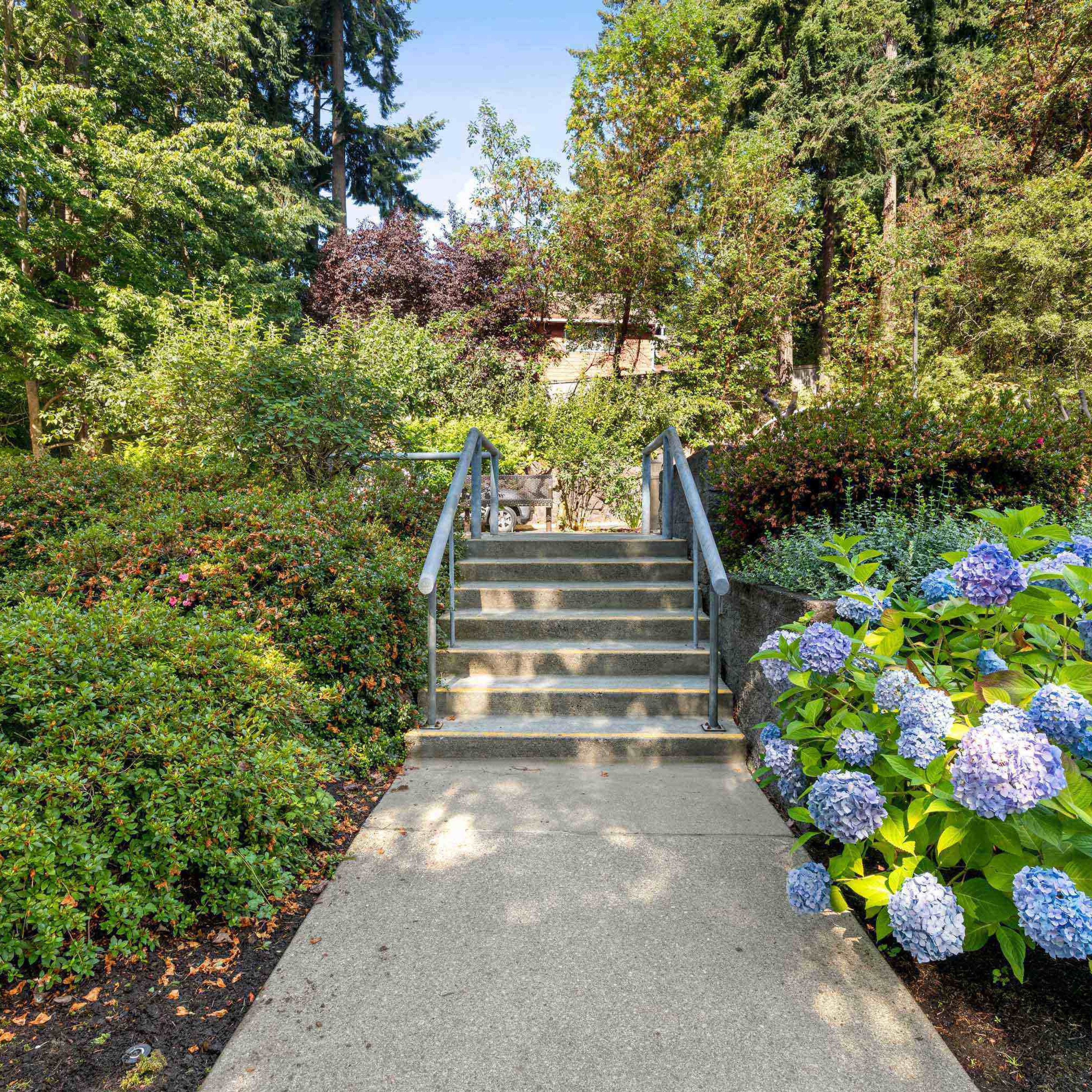 Garden walkway at Cristwood